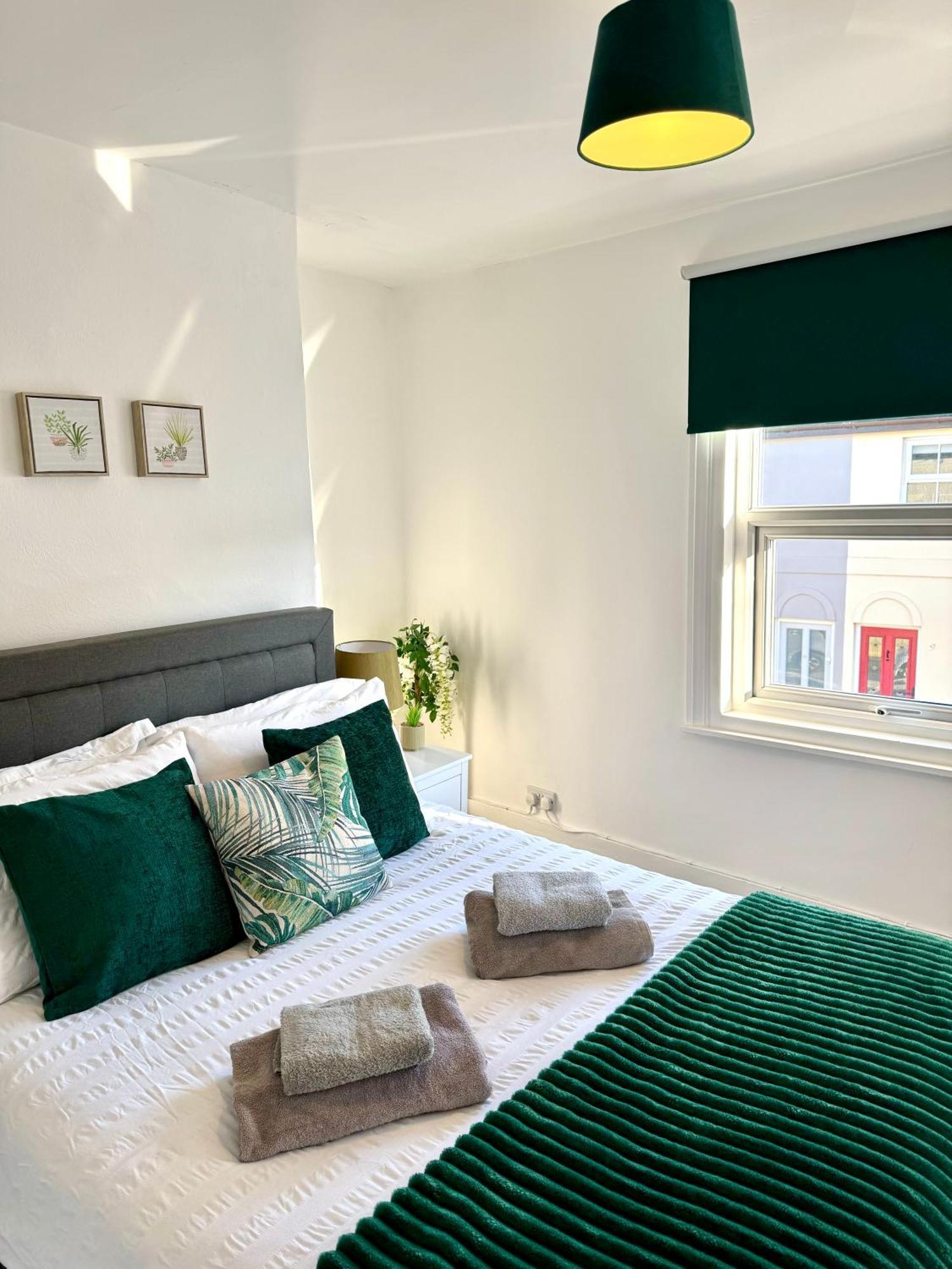 2-bedroom House In Town Centre